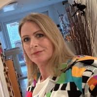 100+ Profile mit dem Suchbegriff „Éva“