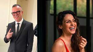 Gigi d'alessio è stato visto camminare mano nella mano con una ragazza che, secondo indiscrezioni, altri non sarebbe che la nuova fidanzata del cantante, denise esposito. Il1spwrdmjrhqm