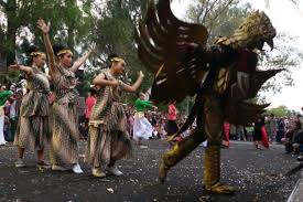 Masyarakat ini mendiami sebagian besar wilayah nama betawi sebenarnya berasal dari kata batavia, yaitu. Keberagaman Suku Bangsa Di Indonesia Halaman All Kompas Com