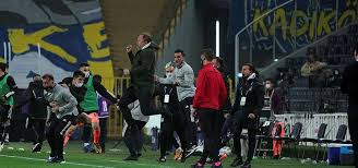 Altay, gökhan, lemos, tisserand, novak, gustavo, sosa, ozan, pelkas, perotti, cisse. Besiktas Beat Fenerbahce 4 3 In Turkish Super Lig Derby Flipboard