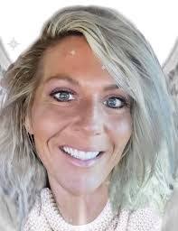 Nicole Booth's Instagram, Twitter & Facebook