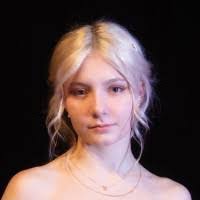 Beth Wren's Instagram, Twitter & Facebook