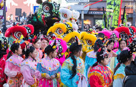 Depuis quelques années, le nouvel an chinois est régulièrement fêté en france comme dans de nombreux pays du monde mais d'où vient le nouvel an chinois, quel est son histoire et quelles sont ses traditions ? Nouvel An Chinois A Paris Office De Tourisme Paris