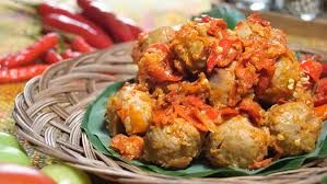 Baso yang biasanya disajikan sebagai makanan yang berkuah namun kali ini baso akan kami buat menjadi makanan yang begitu nikmat dan lezat yaitu oseng oseng baso sosis. Resep Tumis Bakso Mercon Simpel Bahan Sederhana Lifestyle Fimela Com