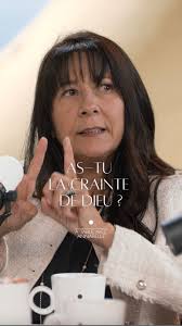 💭 Autour de la table, Annabelle et les filles reçoivent Audrey Mack qui  explique ce qu’est la crainte de Dieu. Elle ne nous écrase pas, mais elle  nous donne le désir d’honorer notre Créateur 📝, ↘️ ...
