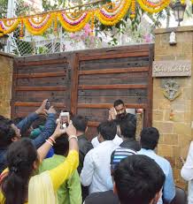 Breaking News Ajay devgn and kajol, who tied the knot in 1999, and have nestled with their kids nysa and yug devgn in their dream house in mumbai's juhu area. breaking news