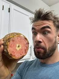 You ever see a PINK PINEAPPLE 🍍?!