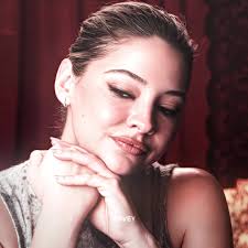 Madelyn Cline As Gwen Stacy