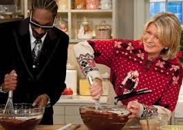 We absolutely must discuss this incredible instagram snoop dogg posted about martha stewart's prison time. A History Of Martha Stewart And Snoop Dogg S Adorable Friendship