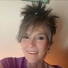 Hey everyone! Does anybody recognize the people in this picture? It's the  lock screen