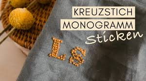 In der vorschule lernen die kinder die ersten buchstaben spielerisch kennen. Initialen Sticken Mit Kreuzstich Z B Auf Stoffservietten Oder Taschentucher Sticken Fur Anfanger Youtube