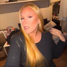 Que 2026 te deixe tão estável, tão próspero e tão alinhado, que Deus use o  seu bolso como instrumento de bênção. Que a sua abundância cure, levante,  alimente e transforme vidas. Que