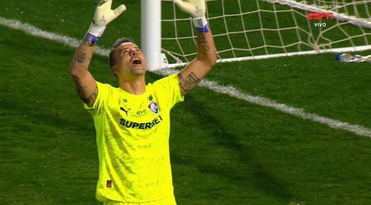 F&aacute;bio defende p&ecirc;nalti e Fluminense avan&ccedil;a &agrave;s quartas da Libertadores &bull; DOL