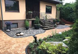 Dies sind beispielsweise das sanieren und pflegen der böden, das umsetzen von bewässerungsarbeiten, das pflastern von wegen sowie die pflege von. Jomi Gartenbau Professioneller Garten Und Landschaftsbau In Berlin Und Brandenburg