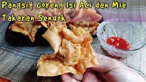 Sajikan dengan saus sambal atau masak sampai sayuran matang. Bikin Nagih Cemilan Dari Kulit Pangsit Pangsit Goreng Isi Aci Mie Youtube