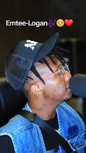 Aimee Logan's Instagram, Twitter & Facebook