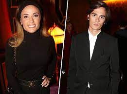 En couple depuis plus de deux ans, il lui a d'ailleurs dédicacé son premier roman, intitulé de la race des seigneurs : Capucine Anav Et Alain Fabien Delon Premiere Sortie Officielle Dans Un Lieu Symbolique