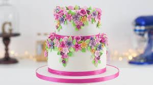 This pretty pastel floral design features a charming vase of flowers in full. Easy Floral Cake Tan Dulce Youtube