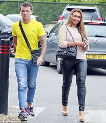 Lauren rose goodger (born 19 september 1986) is an english television personality, glamour model, media personality and columnist. Lauren Goodger Confirms Split From Boyfriend Jake Mclean After Series Of Rows Daily Mail Online