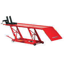 Per moto di grossa cilindrata e per garantire un fissaggio più sicuro sono previsti appositi ganci a cui è possibili passare cinghie per ancorare la moto. Sollevatore Pedana Da Officina Idraulico Per Moto Clarke International Cml3 7610143