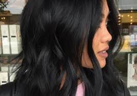 La classifica dei prodotti più acquistati dagli italiani nel 2022. Tendenze Colore Capelli Torna Il Nero Inchiostro Parrucchierando