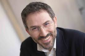 Hervé Lambel, un petit patron "normal" candidat à la succession de Laurence  Parisot