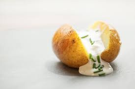 Si la lame se retire facilement et que la pomme de terre tombe. Comment Cuire Une Pomme De Terre Au Micro Ondes Marie Claire