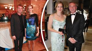 He was previously married to barbora munzarová. Herec Jiri Dvorak Neuspokojuje Mladou Pritelkyni Nastane Rozchod Sip