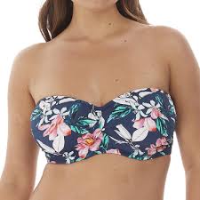 Le maillot de bain (ou le costume de bain en suisse et au québec) est un vêtement destiné à cacher certaines parties du corps lors de la pratique de la natation, de la baignade, de la détente au bord de l'eau (plage, bronzage…) ou, plus généralement. Haut De Maillot De Bain Bandeau Armatures Bleu 3 Suisses