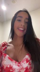 Stylish Outfit Showcase: Fashion Inspiration at Home