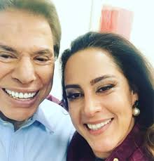 A trajetória de senor abravanel, nascido no rio, já foi exaustivamente contada nas últimas décadas, mas falar da história de silvio santos nunca é suficiente. Silvio Santos Aparece Em Rara Foto Com A Filha Pouco Importa A Distancia Que Esta Nos Separando Estrelando