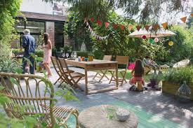 Découvrez notre sélection de mobiliers de jardin dédiée à la détente ! Tables Pour Dejeuners De Famille Les Plus Beaux Jardins