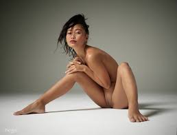 Sexy japanese model Hiromi exposes her exquisite naked body 13 photos