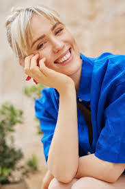 Valerie Mack's Instagram, Twitter & Facebook