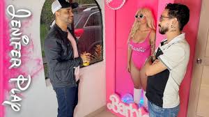 Колумбийская Барби, купленная богатым молодым человеком, трахается с ее  сиськами - Jenifer Play