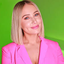 Faith Weller's Instagram, Twitter & Facebook