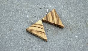 Boucles D Oreille Triangle D Olivier Bois Naturel D Olivier Fait Main Artisan Tourneur Made In France Arrow Necklace Clothes Hanger Diy