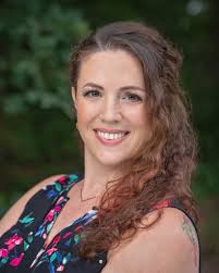 Amanda Uhrig's Instagram, Twitter & Facebook