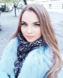 Hi!!! Having nice weekend? These last days was really crazy. Sorry for not  being posying for so long. Christmas yime is super hectic. I finish most of  baking stuff and now studing