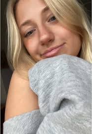 Jenna Oakes's Instagram, Twitter & Facebook