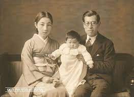 1910 S Husband Wife And Baby Ceremonial Taisho Era Photo Of A Family In Formal Wear For Family Members Fiftieth Wedding Anniver Taisho Era Old Photos Japan