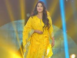 At a time when we are all waiting for the actress. Best Ethnic Looks Of Baahubali Actress Anushka Shetty That Will Leave You Impressed