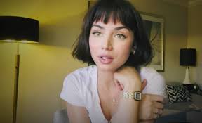 The rachel was the most popular haircut of the decade with women everywhere taking photos of jennifer aniston's friends character to their salons. 42 Bob Hairstyles For 2021 Bob Haircuts To Copy This Year