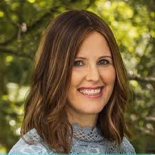 Karen Fyffe's Instagram, Twitter & Facebook