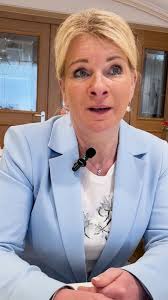 #BUNDESBÄUERIN. Alle zwei Jahre treffen sich die Bezirksbäuerinnen aus ganz  Österreich, um gemeinsam an Lösungen für aktuelle Herausforderungen und  Chancen zu arbeiten, die sie als Sprachrohr für die ...