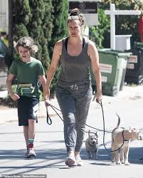 Clueless star alicia silverstone is proud of her son for walking his own path in life. Alicia Silverstone Shares A Sweet Kiss With Nine Year Old Son Bear During Pair S La Hike Culture Readsector