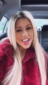 Dominique Shea's Instagram, Twitter & Facebook