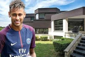 Comme en france, l'offre que vous ferez parvenir au vendeur est écrite. Neymar Chercherait Une Nouvelle Maison Pour 2 3 M Et Pas En France