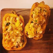 1 petite courge butternut 2 grosses échalotes 50 g de sarrasin grillé 50 g de noisettes 1/2 botte de persil plat 1 dl d'huile d'olive 2 crottins de chavignol gros sel gris, sel gris fin, poivre du moulin. Butternut Farcie Au Poulet Moelleux Petit Pot De Beurre