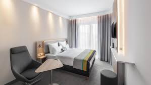 Business guests enjoy the free breakfast. Holiday Inn Express Dusseldorf Hauptbahnhof An Ihg Hotel Dusseldorf Updated 2021 Prices